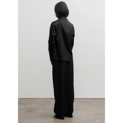 Ahlvar Gallery Bluser & Skjorter*Jade Satin Bluse med Asymmetriske Folder Sort