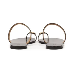 Kazar Sandaler*Minimalistiske e mules på en flad sål Sort