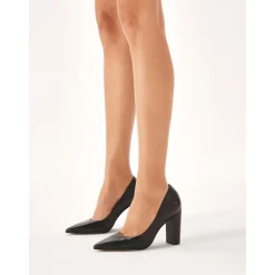 Kazar Pumps*læderpumper med en stabil hæl.Dette produkt er lille i størrelsen. Sort