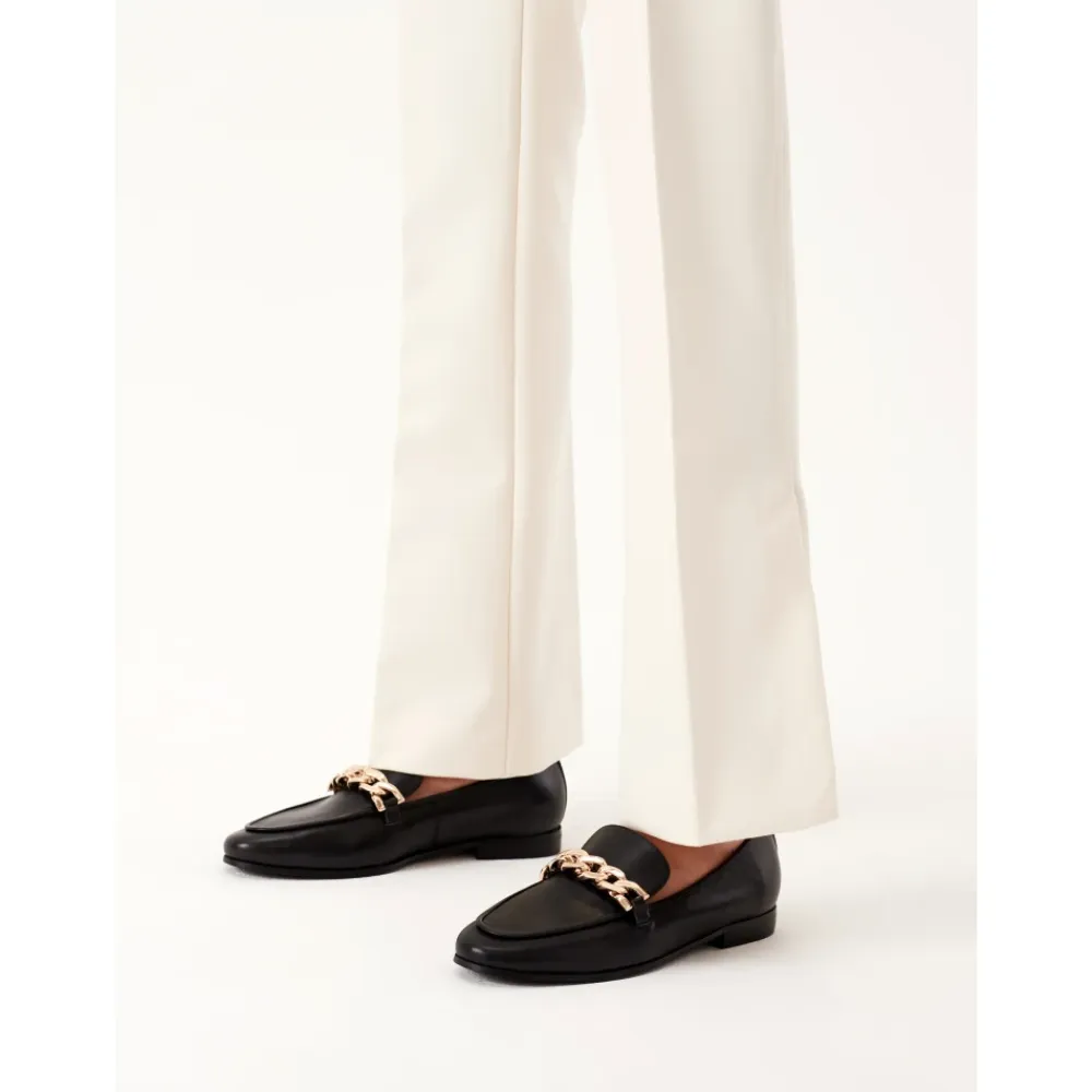 Kazar Loafers*e flade sko dekoreret med en kæde Sort